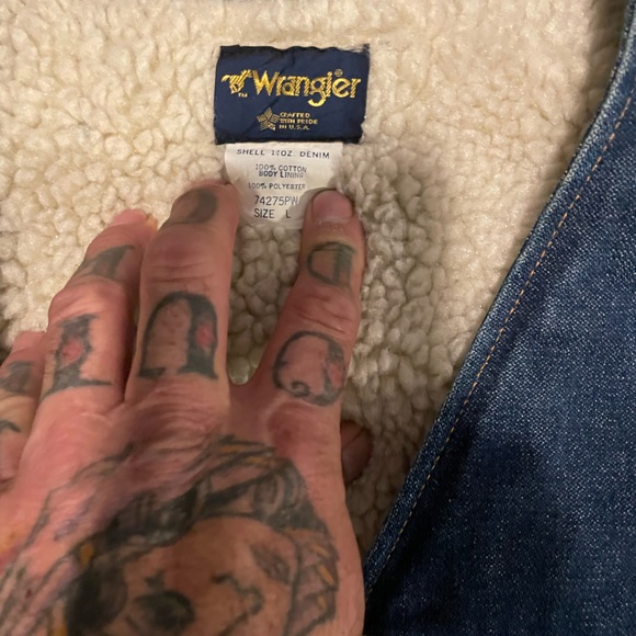 New Condition Vintage Men’s Large Wrangler Sherpa Vest. - Picture 3 of 3